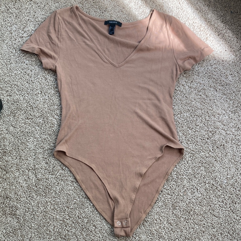 NWOT Forever 21 Brown Ribbed Vneck Short Sleeve Bodysuit Size Large